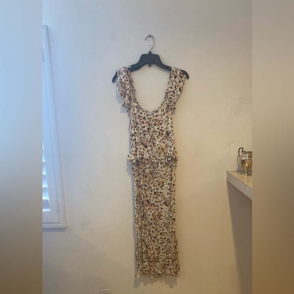 Sofia Vergara dress, has been used once but it’s in good condition.